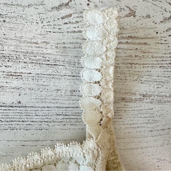 *3/$20* URBAN OUTFITTERS Out From Under Lace Floral Unlined Underwire Bra 32D - Picture 3 of 9